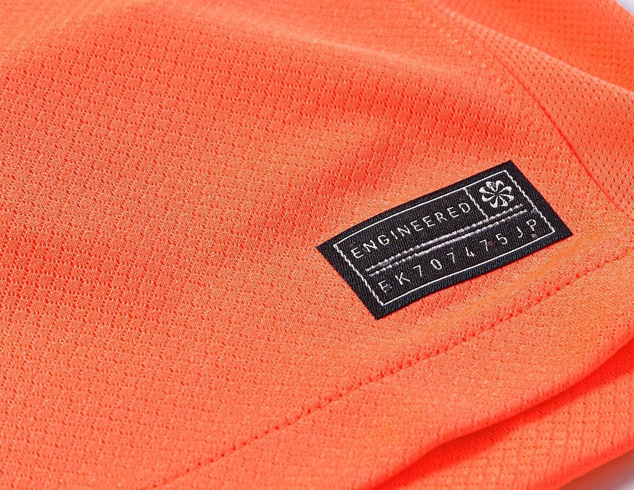 Barcelona 25-26 tercera equipacion